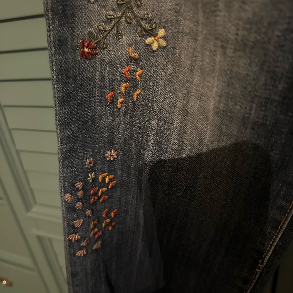 DRIFTWOOD Floral Embroidered Blue Flare Jeans Women’s size 31. Classic fit. - Picture 5 of 14